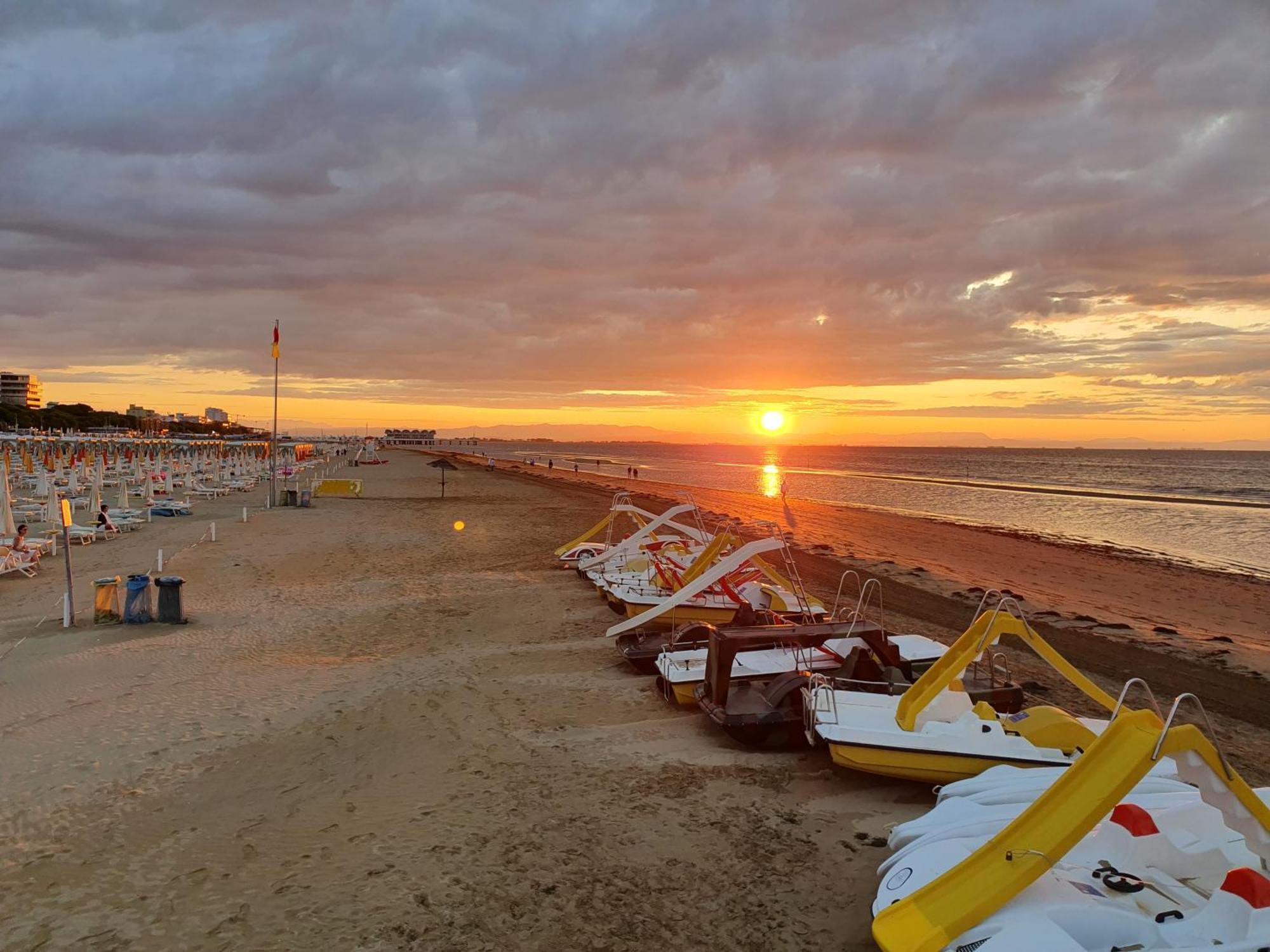 Appart-Hotel Holiday Линьяно-Саббьядоро Экстерьер фото