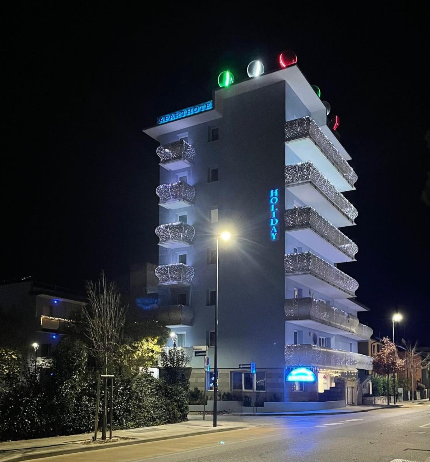 Appart-Hotel Holiday Линьяно-Саббьядоро Экстерьер фото